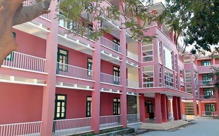 Thuc hu truong hoc tai Quang Tri duoc son toan mau hong hinh anh