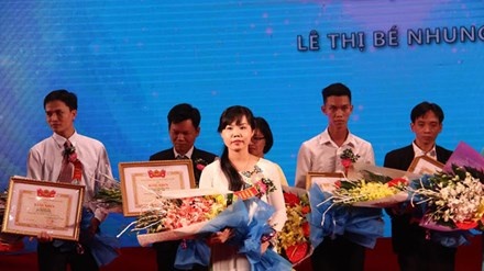 cô giáo gỡ chuyện thầm kín cho học sinh ảnh 1 co giao go chuyen tham kin cho hoc sinh anh 1