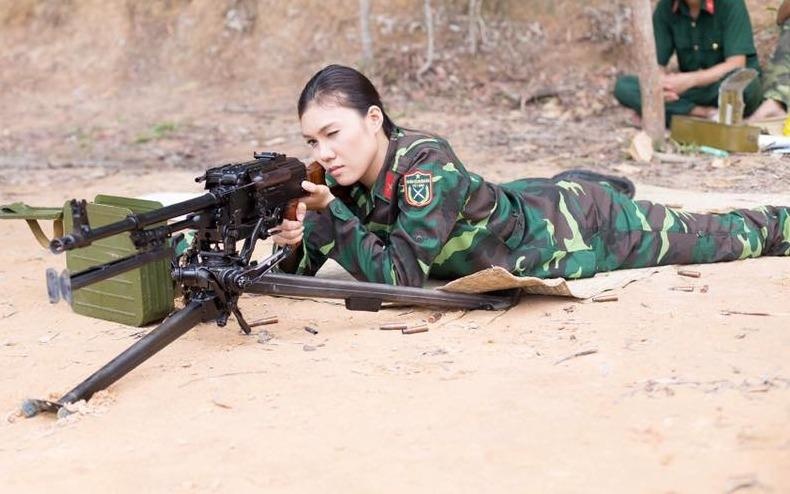 Clip tap ban tren thao truong hinh anh