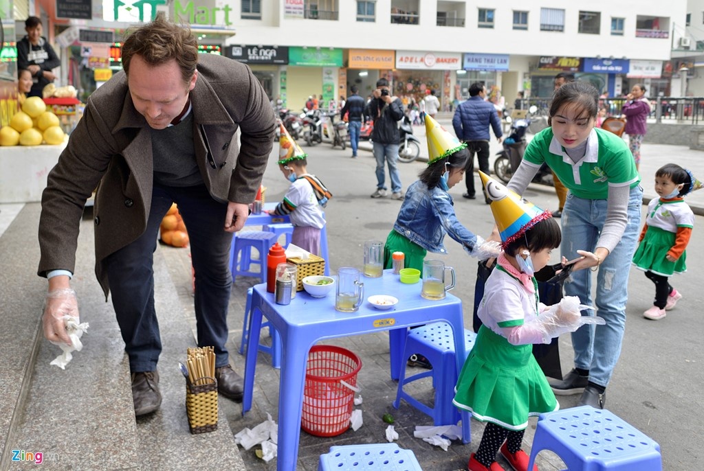 nu sinh doi luong 2000 USD anh 3