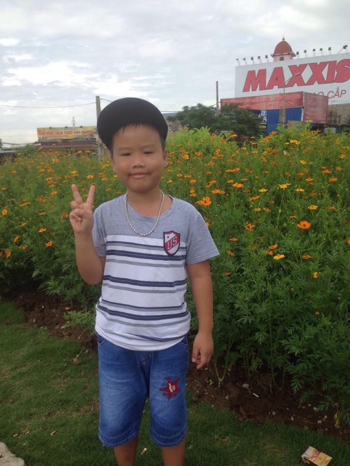 cau be 7 tuoi xin loi tai xe taxi anh 2