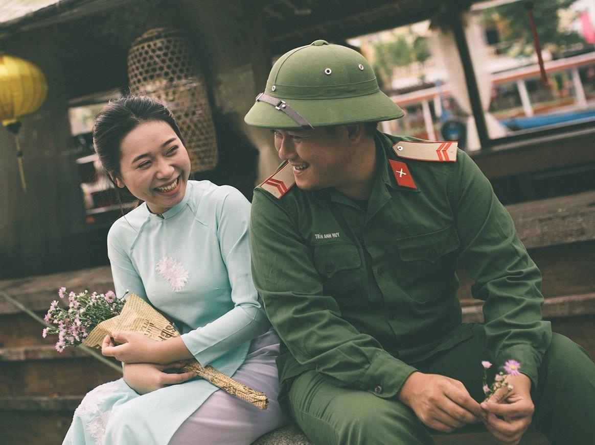 Anh cuoi tai hien tinh yeu 'Ong ba anh' cua doi tre Da Nang hinh anh