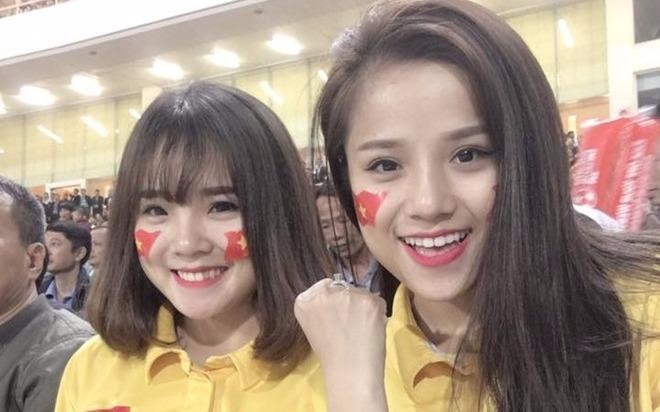 Hai co gai xinh dep tai SVD My Dinh gay chu y nhat tuan qua hinh anh