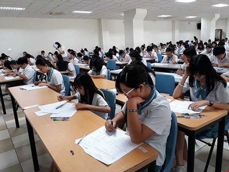 hơn 300 học sinh thi chung một phòng ảnh 1 hon 300 hoc sinh thi chung mot phong anh 1
