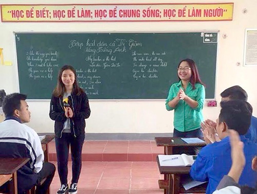 cô giáo sáng tác dân ca bằng tiếng Anh ảnh 1 co giao sang tac dan ca bang tieng Anh anh 1