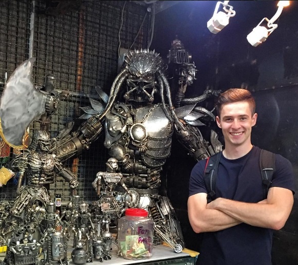 Chang Tay ban hoa qua o Hoi An anh 7