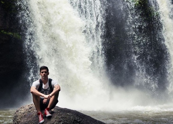 Chang Tay ban hoa qua o Hoi An anh 2