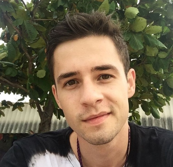 Chang Tay ban hoa qua o Hoi An anh 3