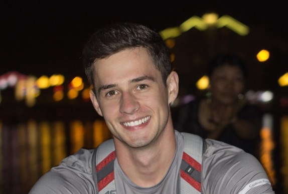 Chang Tay ban hoa qua o Hoi An anh 6