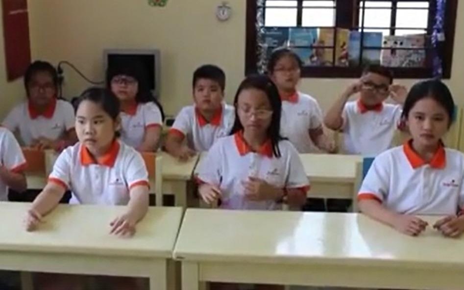 Clip hoc sinh tieu hoc tinh nham hinh anh