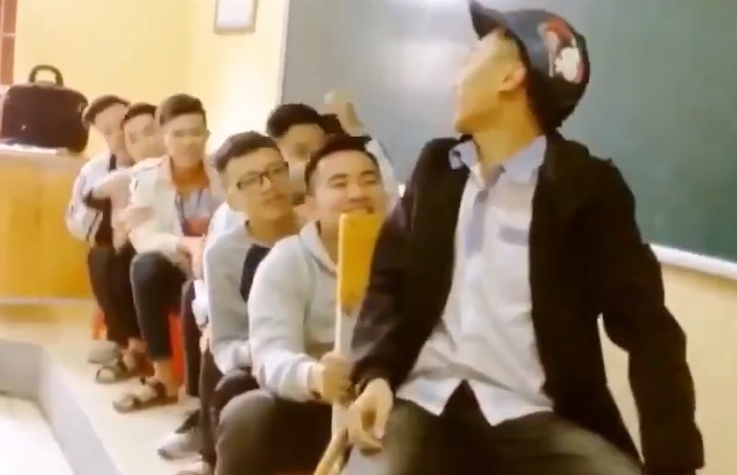 màn lái tàu hài hước của học sinh ảnh 1 man lai tau hai huoc cua hoc sinh anh 1