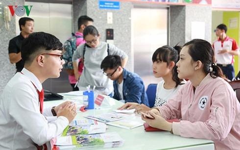 Giao duc lien ket dang co bieu hien thuong mai hoa hinh anh