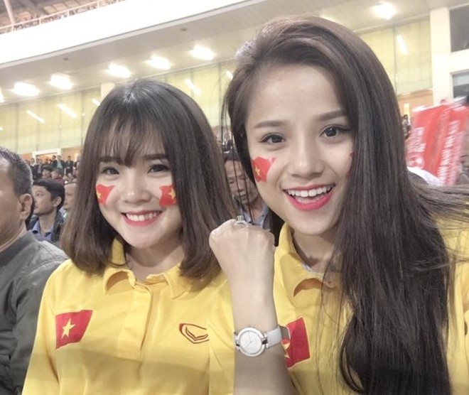 co gai bat ngo noi tieng mang anh 6