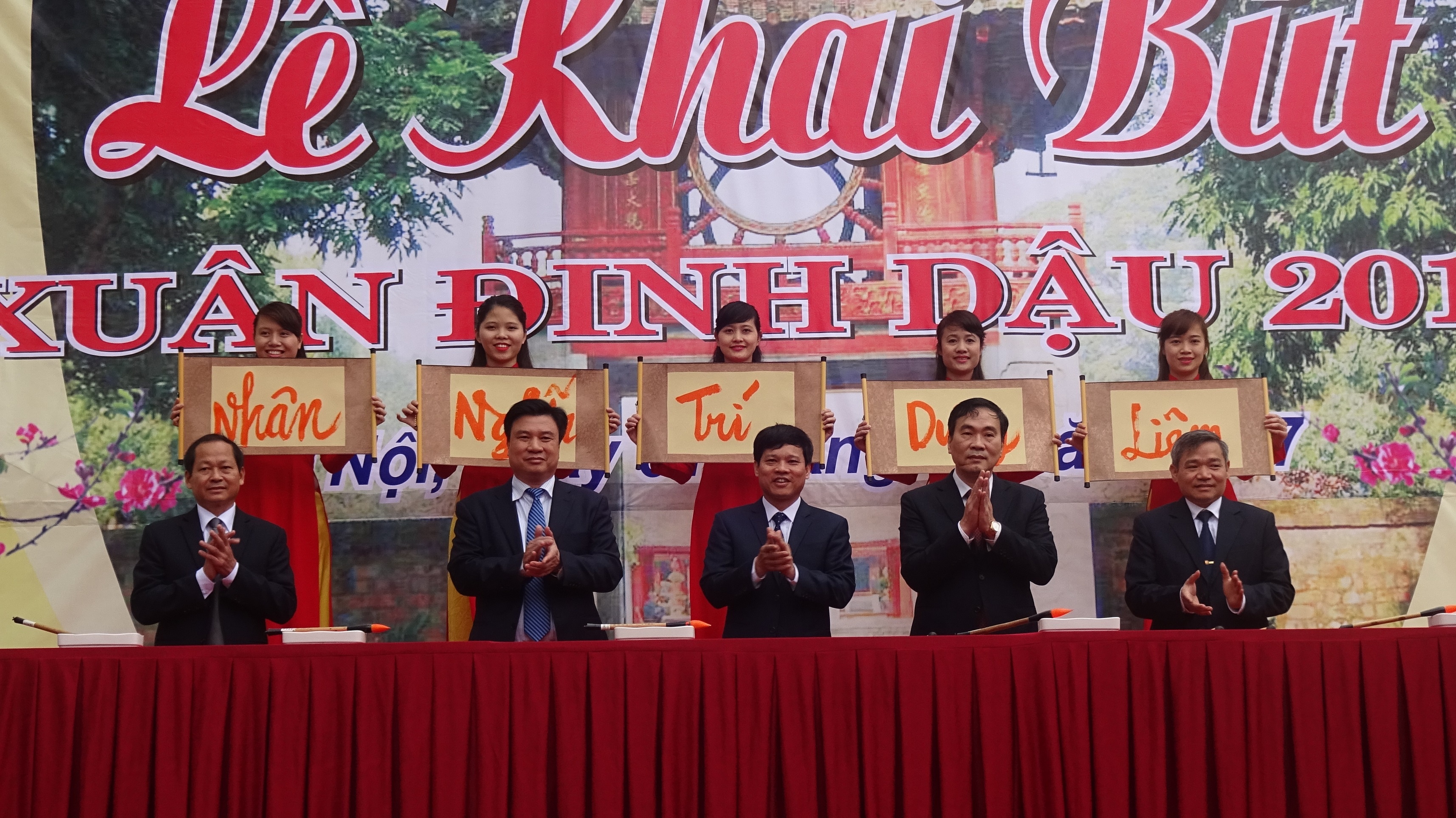 nganh giao duc Ha Noi khai but anh 1