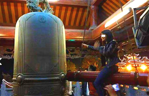 gioi tre vo y thuc khi le chua anh 1