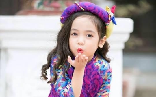 Co be 5 tuoi cover 'Yeu mot nguoi vo tam' hinh anh