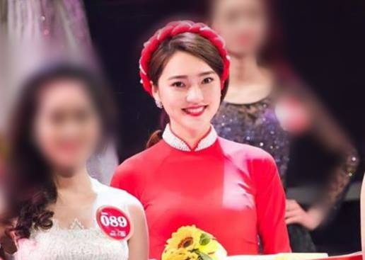 Nu le tan xinh dep hon dan thi sinh thi hoa khoi hinh anh