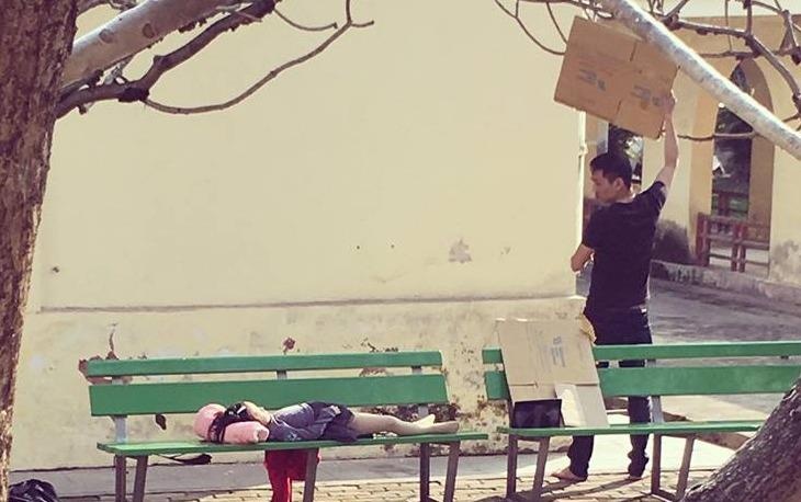 Clip cha che nang cho con ngu xuc dong hinh anh