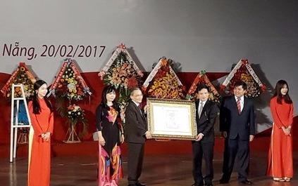 Dai hoc dan lap dau tien dat chuan kiem dinh chat luong hinh anh