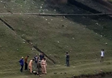 thiếu úy CSGT dũng cảm cứu người ảnh 1 thieu uy CSGT dung cam cuu nguoi anh 1