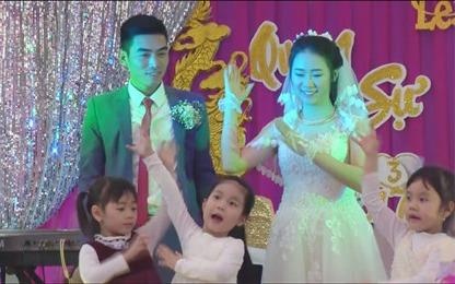 Clip giao vien mam non mua cung hoc sinh hinh anh