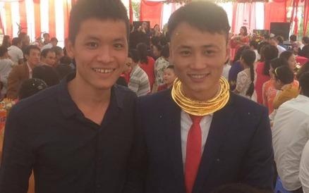 Chu re Ha Noi deo kieng vang kin co trong dam cuoi hinh anh