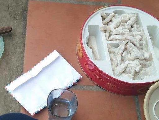 Co gai vuot 60 km di giao hang va cau chuyen am ap tinh nguoi hinh anh