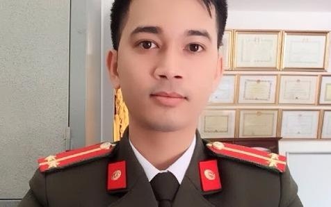 Trung uy cong an mo lop luyen thi mien phi cho hoc sinh ngheo hinh anh