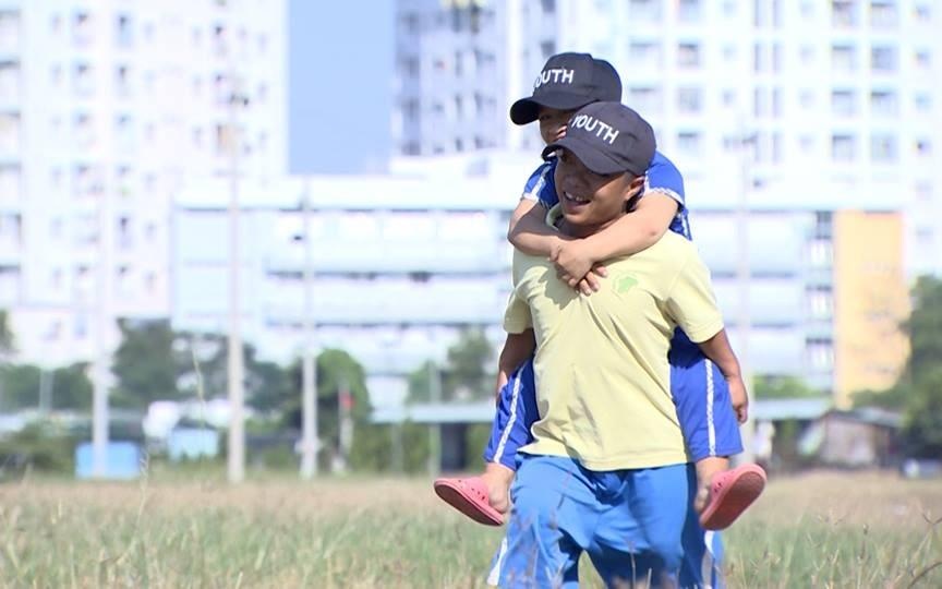 Clip chap canh niem hanh phuc cho doi vo chong tre hinh anh