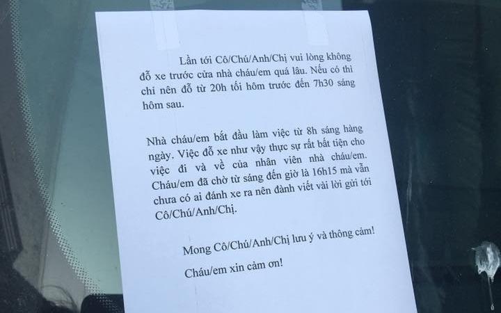 Hanh dong dep cua co gai voi chu xe do chan loi vao nha hinh anh