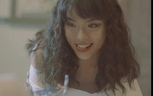 Nhan sac nu chinh trong MV 'Anh se ve som thoi' hinh anh