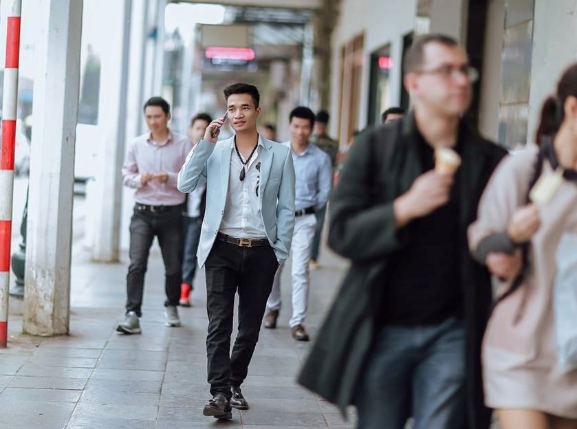 co gai kiem tien mua chan gia chu y anh 6