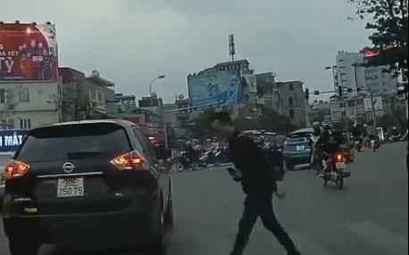 Clip hanh dong dep cua chang trai hinh anh