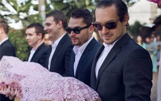 Dan be trap toan trai Tay trong le an hoi o Dong Nai hinh anh