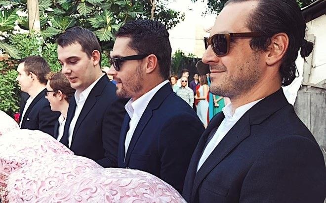 Dan be trap toan trai Tay: 'An tuong nhat voi man trao li xi' hinh anh