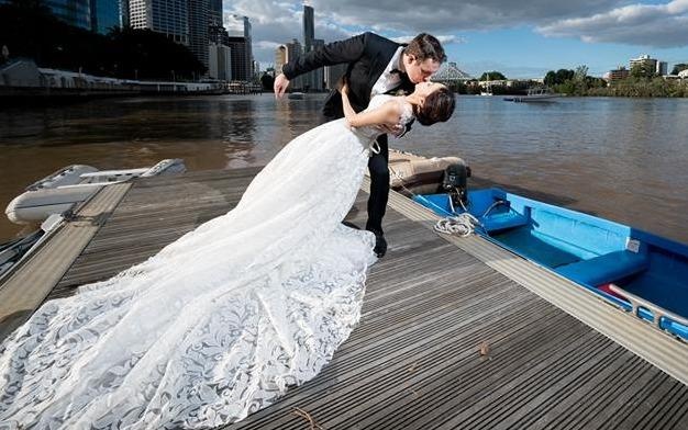 Co dau, chu re khieu vu trong tiec cuoi hinh anh