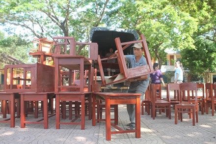 bàn ghế thấp học sinh khom lưng ảnh 4 ban ghe thap hoc sinh khom lung anh 4