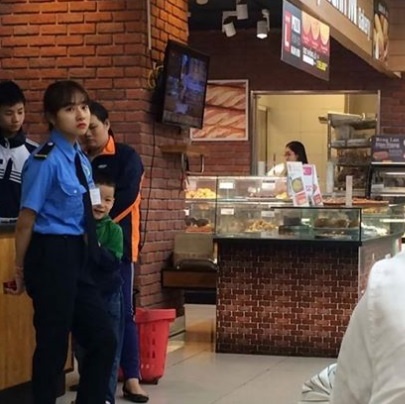 nữ bảo vệ được dân mạng tìm kiếm ảnh 1 nu bao ve duoc dan mang tim kiem anh 1