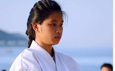 Ngoc Mai thi dau Karate hinh anh