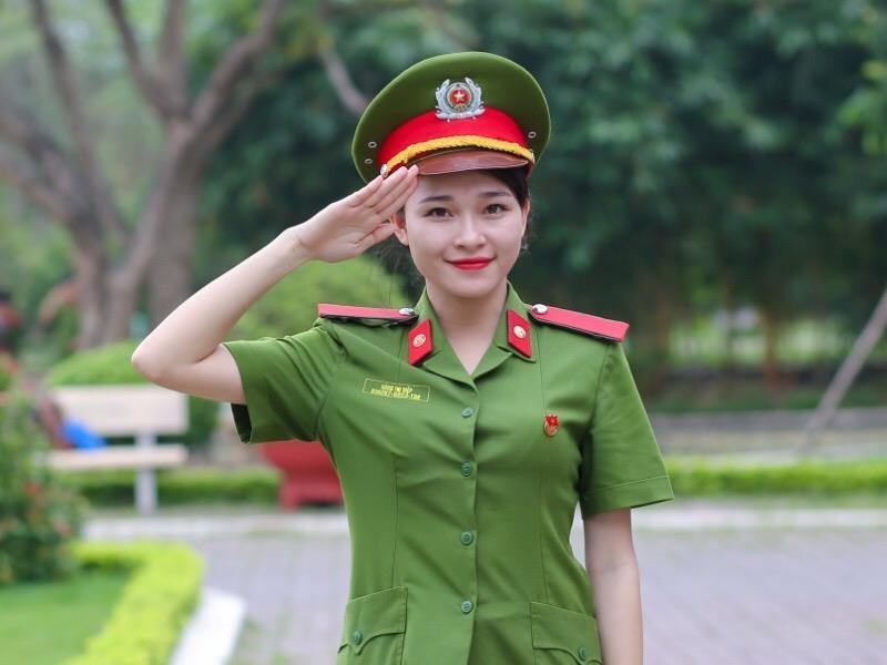 Vong so khao 'Nguoi chien si canh sat thanh lich tai nang' hinh anh