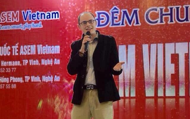 Clip thay giao hat 'Con mua tinh yeu' hinh anh