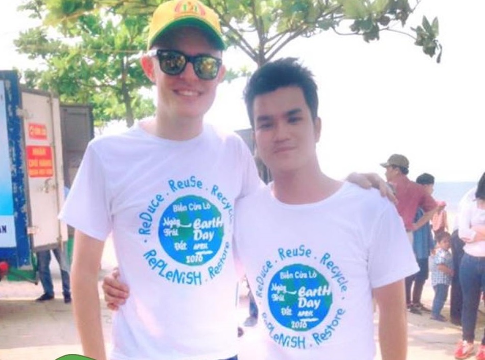 thầy giáo Tây hát Cám ơn tình yêu ảnh 2 thay giao Tay hat Cam on tinh yeu anh 2