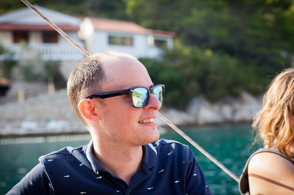 thầy giáo Tây hát Cám ơn tình yêu ảnh 1 thay giao Tay hat Cam on tinh yeu anh 1