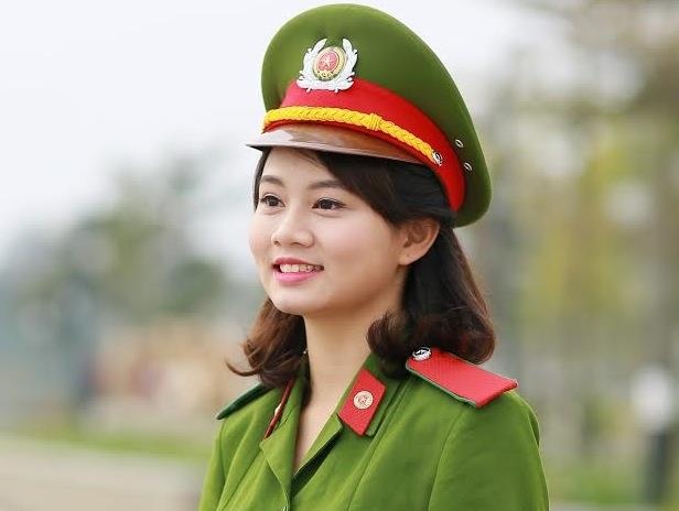 Co gai 20 tuoi xinh dep, gioi vo tro thanh hoa khoi truong canh sat hinh anh