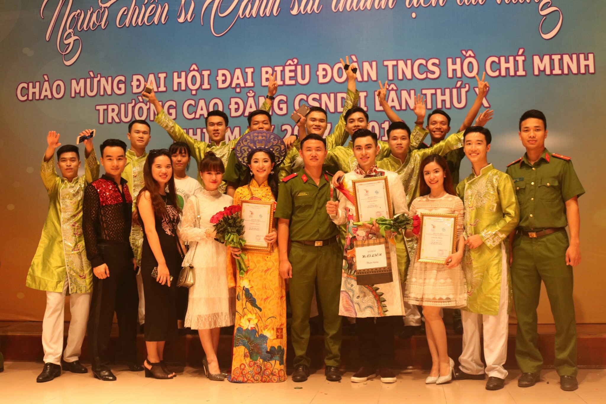 Nam vuong truong canh sat anh 10