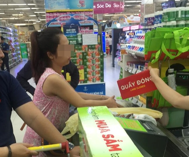 chàng trai đi SH chen hàng ảnh 2 chang trai di SH chen hang anh 2