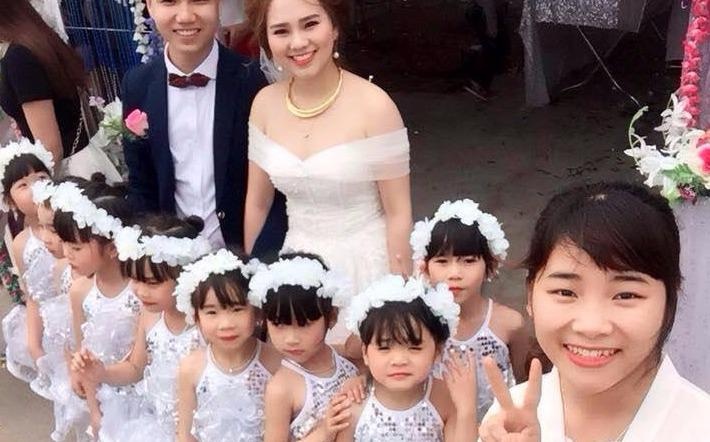 Co giao mua cung hoc tro trong dam cuoi hinh anh