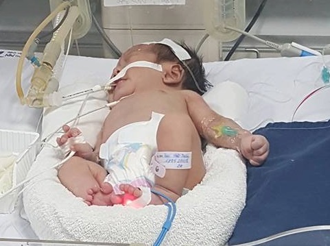 khoanh khac nguoi me bat khoc anh 2