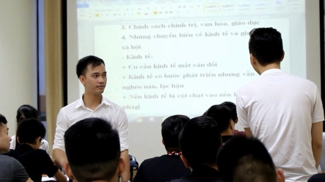 thầy giáo công an mở lớp ôn thi miễn phí ảnh 2 thay giao cong an mo lop on thi mien phi anh 2