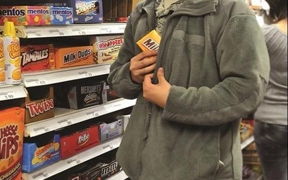 Du hoc sinh trom cap va cau chuyen danh mat tuong lai hinh anh